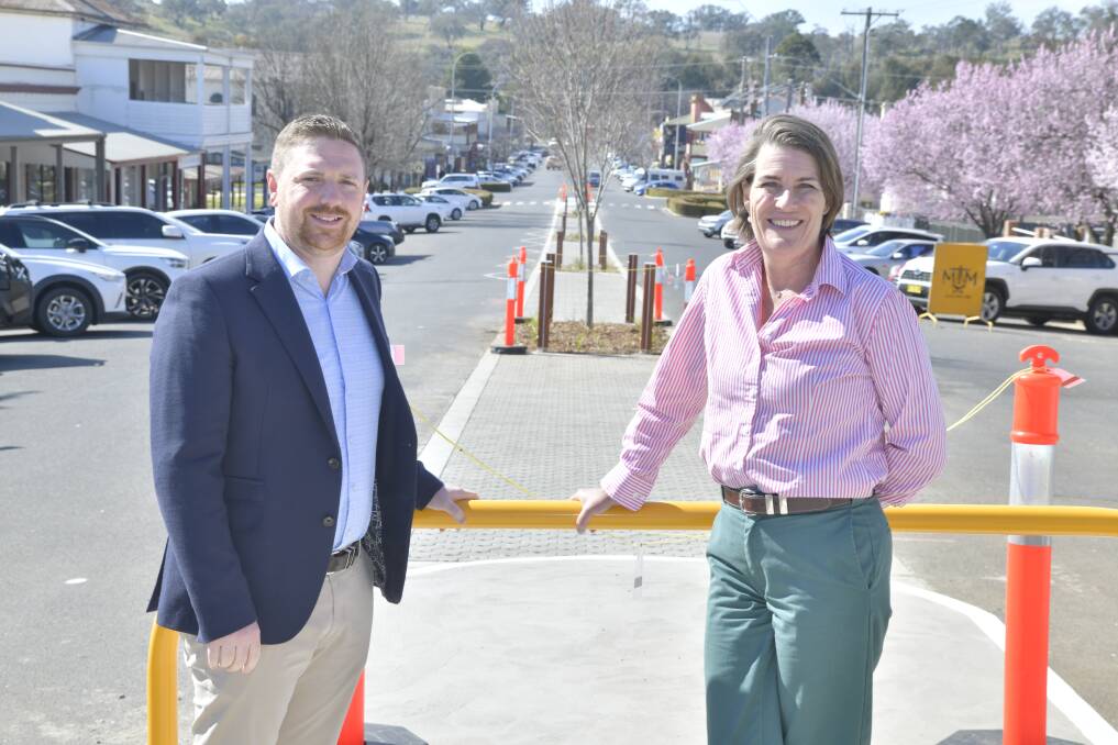 Cabonne Council's deputy mayor, Jamie Jones with senator Perin Davey in Molong on Tuesday, August 29. Picture by Jude Keogh.