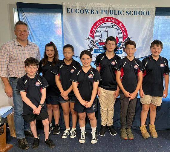 Phil Donato with students from Eugowra Public School