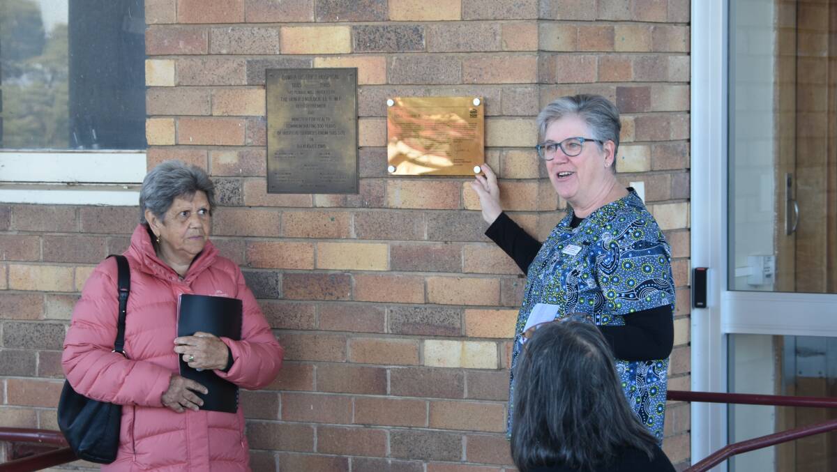 Aunty Esther Cutmore and Pauline Rowston of Cowra Health Services together unveil the apology plaque - Dan Ryan